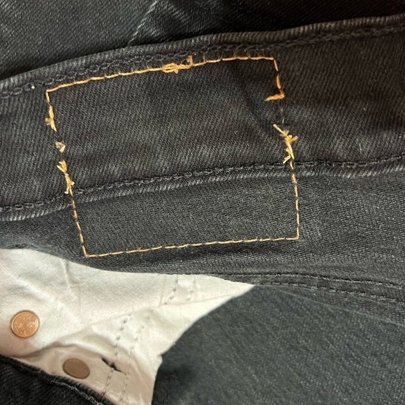 Levi’s Vintage 550 Distressed High Rise Relaxed Fit Tapered Mom Jeans Size 32 - Picture 15 of 16